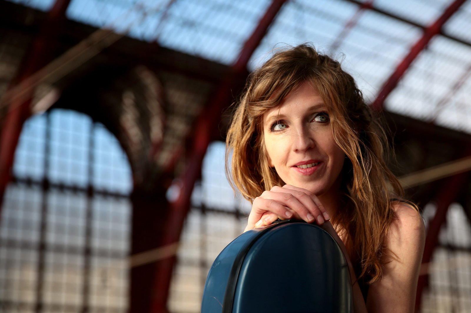 Portrait of Dutch cellist Lidy Blijdorp by photographer Isabelle Françaix